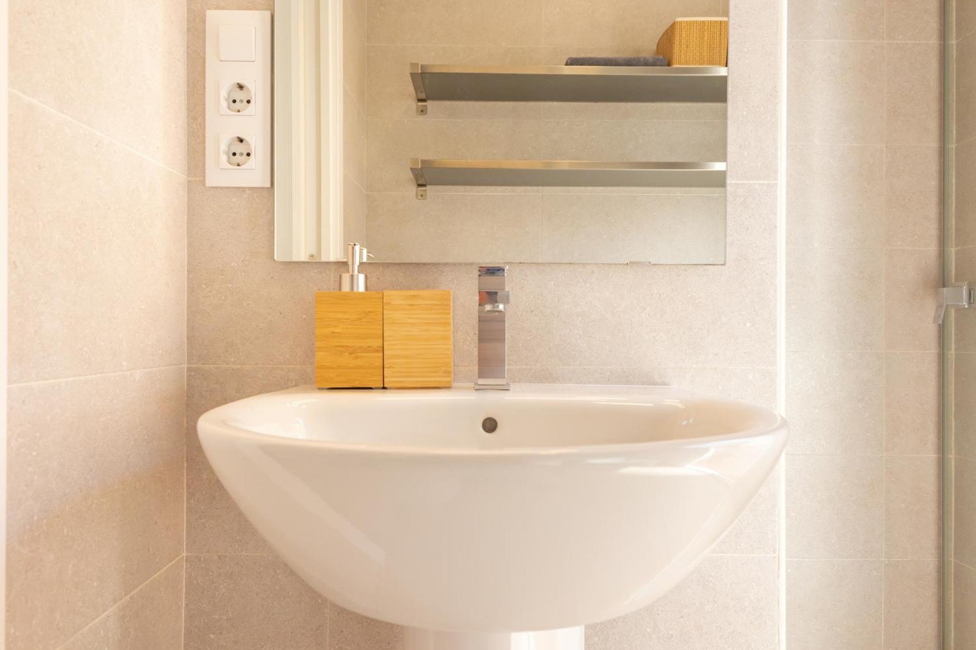 Charming 2 Bedroom Apartment At Iconic Triana Neighborhood By Ocityzen Sevilla Exteriör bild